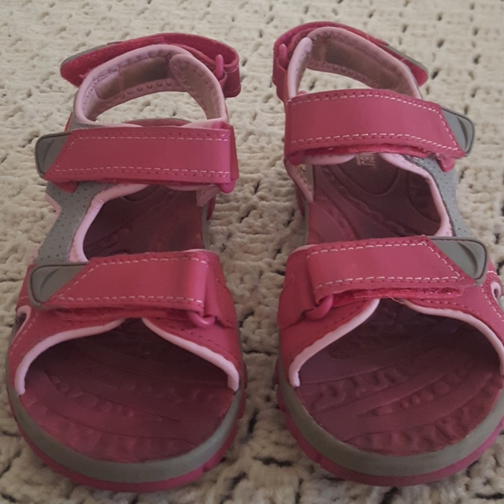 KHOMBU Sandals.